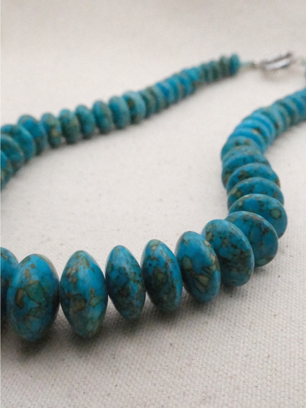 VINTAGE Turquoise Blue Graduated Beaded Necklace Retro 70s Mosaic Necklace - Picture 2 of 4
